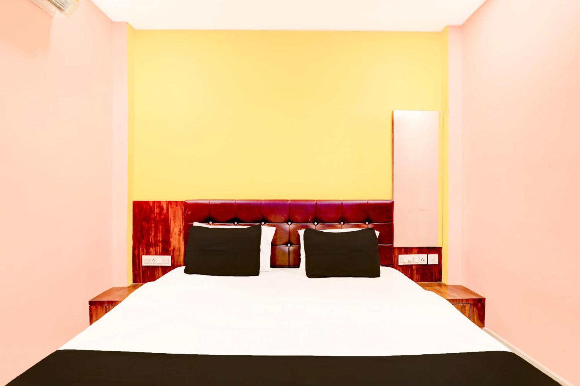 Hotel O Jagdish Palace Puri Bagian luar foto